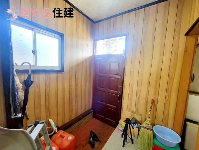 那須塩原市西富山　中古物件の玄関