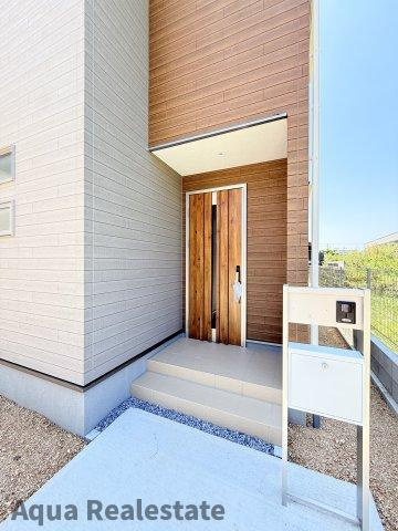 丸亀市川西町南の新築一戸建の玄関|玄関です