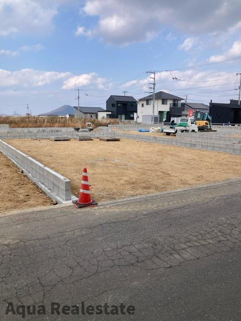 丸亀市川西町南の新築一戸建の前面道路含む現地写真|前面道路含む現地写真です