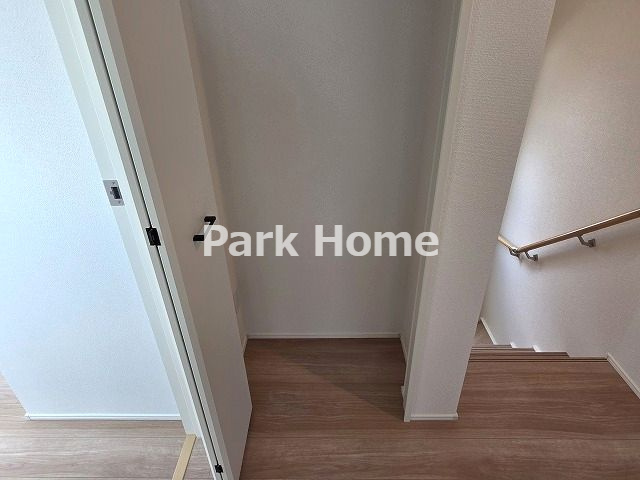 高知市東城山町-3期3棟2- 新築戸建ての収納|２F:ホール内収納物入