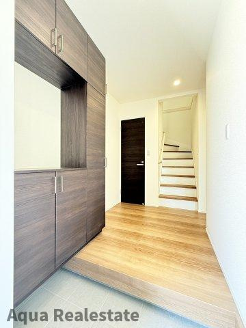 丸亀市川西町南の新築一戸建の玄関|ゆったりとした玄関です