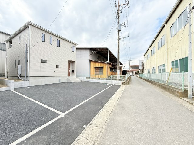 常総市水海道天満町第3　新築戸建　1号棟の前面道路含む現地写真|実際に現地で周辺環境や街並み、近隣のスーパーや通学路の安全性、病院、公園・・・など生活のイメージをご確認ください！