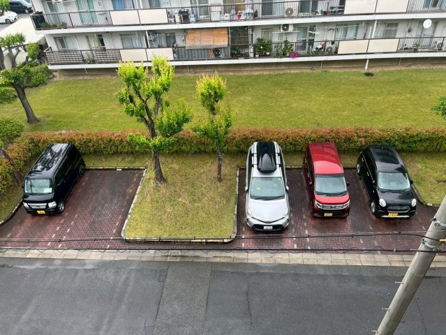 富田第二住宅70号棟の駐車場