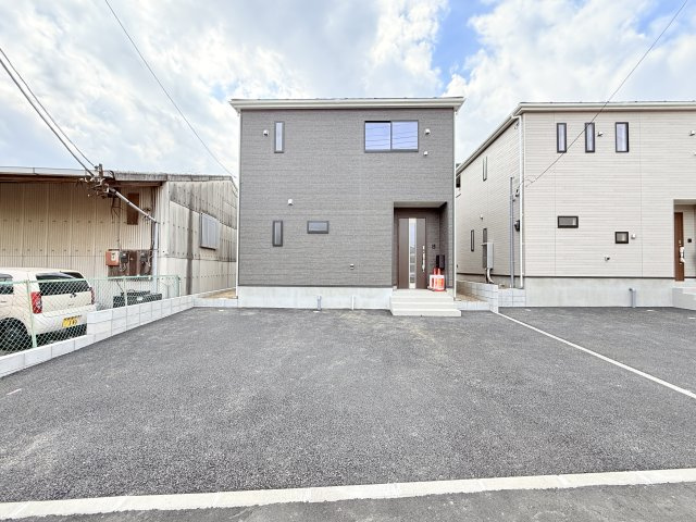 常総市水海道天満町第3　新築戸建　2号棟の駐車場|カースペース3台程可能！