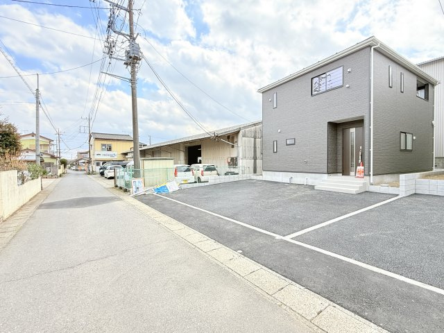 常総市水海道天満町第3　新築戸建　2号棟の前面道路含む現地写真|実際に現地で周辺環境や街並み、近隣のスーパーや通学路の安全性、病院、公園・・・など生活のイメージをご確認ください！