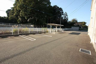 【駐車場】 | プラシードＡ | 車をお持ちの方に嬉しい駐車場付きの物件です