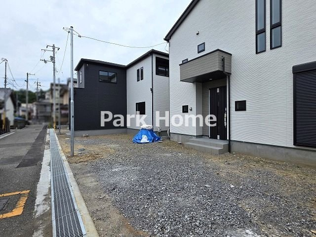 高知市東城山町-3期3棟3- 新築戸建ての前面道路含む現地写真