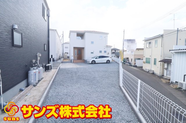 郡山市大槻町字広町　　　１号棟　　　桑野小学校、郡山第６中学区　の外観|東側から見た駐車場を含む外観♪