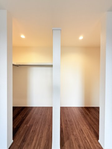 第1常総市相野谷町　新築戸建て　3号棟の収納|普段使いのお洋服や小物はもちろん、季節物のお洋服などもしっかりと整理整頓おしまい頂けます。居室空間をより広く隅々までお使いいただけますね。