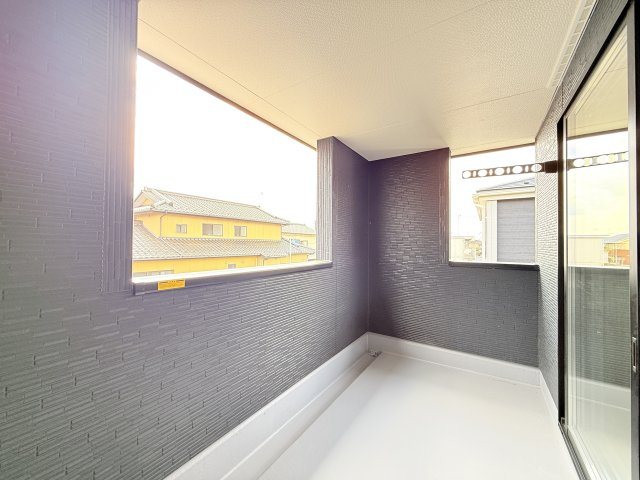 第1常総市相野谷町　新築戸建て　3号棟のバルコニー|日当たりの良いバルコニーは外干しスペースにぴったりです◎
