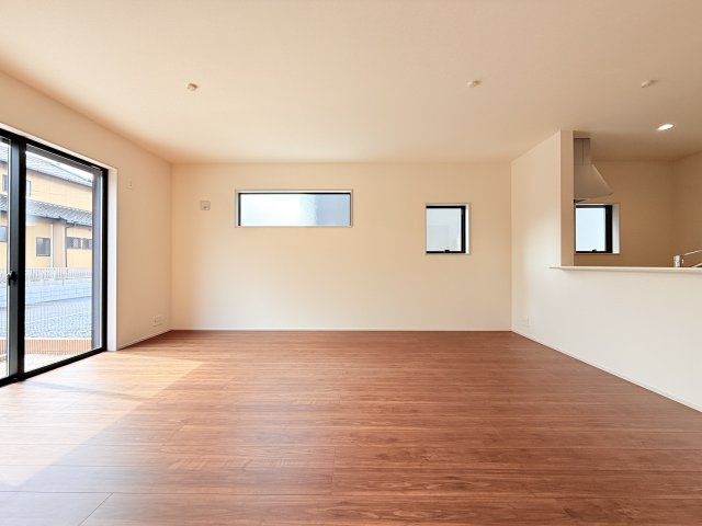 第1常総市相野谷町　新築戸建て　3号棟の居間・リビング|広々としたＬＤＫ♪
家具を置いても窮屈感を感じず過ごせます。