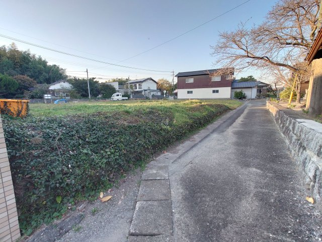 朝倉市中寒水　売り土地の前面道路含む現地写真|前面道路含む現地写真です