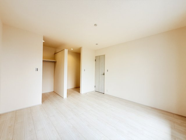 第1常総市相野谷町　新築戸建て　2号棟の洋室|家具や小物を合わせやすいシンプルデザイン♪
広さや日当たりなど、写真では伝えきれない部分を現地で確認してみませんか？