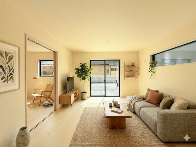 第1常総市相野谷町　新築戸建て　2号棟の居間・リビング|広々としたＬＤＫ♪
家具を置いても窮屈感を感じず過ごせます。
※家具はイメージです。