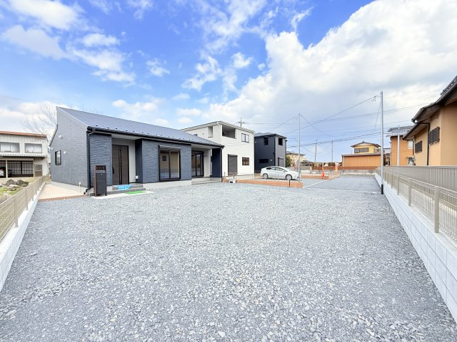 第1常総市相野谷町　新築戸建て　1号棟の駐車場|カースペース5台程可能♪庭付き！