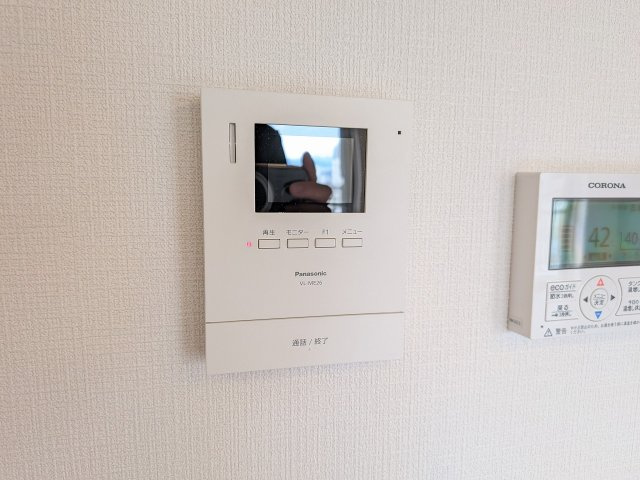 ローズハイツ八王子Ｂ棟のセキュリティ|～TVモニター付インターホン　訪問者の確認に便利です～