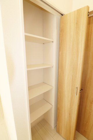 郡山市安積町南長久保１丁目　　　1号棟　　　安積第３小学校、安積第２中学区の居間・リビング