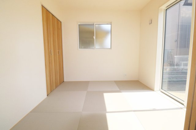 郡山市安積町南長久保１丁目　　　1号棟　　　安積第３小学校、安積第２中学区の和室