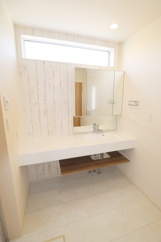郡山市安積町南長久保１丁目　　　1号棟　　　安積第３小学校、安積第２中学区の浴室