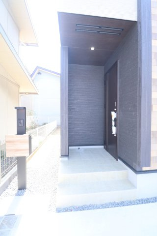 郡山市安積町南長久保１丁目　　　1号棟　　　安積第３小学校、安積第２中学区の玄関