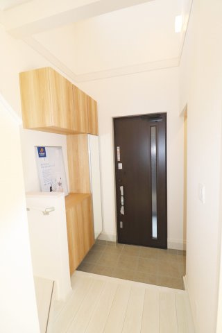 郡山市安積町南長久保１丁目　　　1号棟　　　安積第３小学校、安積第２中学区の玄関