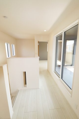 郡山市安積町南長久保１丁目　　　1号棟　　　安積第３小学校、安積第２中学区のバルコニー