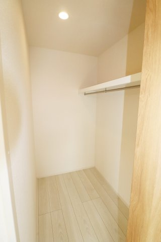 郡山市安積町南長久保１丁目　　　1号棟　　　安積第３小学校、安積第２中学区の洋室