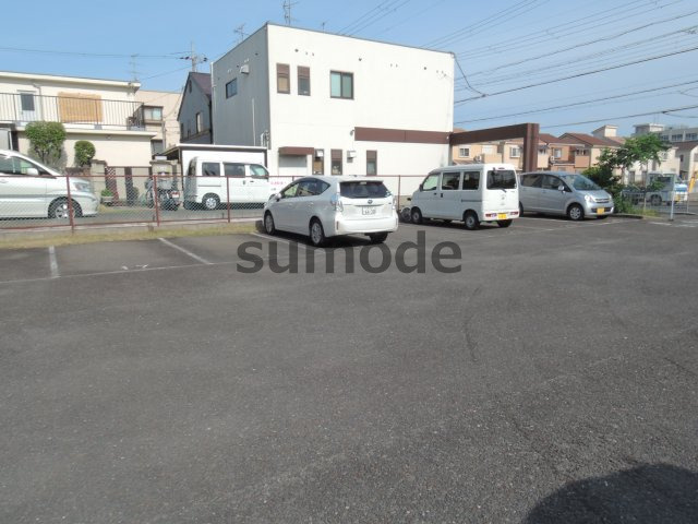 ルミエールの駐車場
