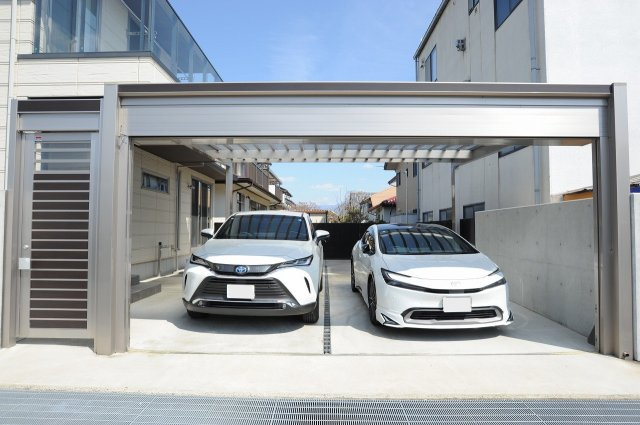 若宮1丁目　中古住宅の駐車場