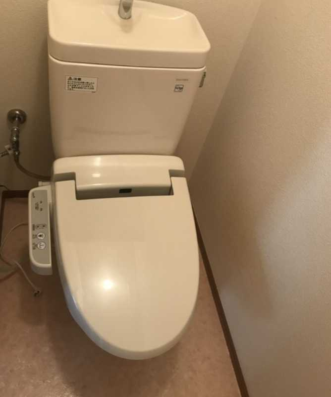 深沢パークコートⅠ　駐輪場2台まで無料　角部屋　内階段のトイレ