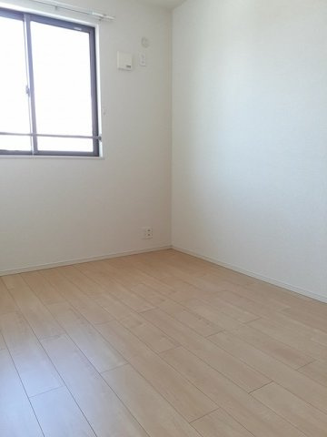 ベル　リアン　Ａの寝室|風通しも良い寝室です☆