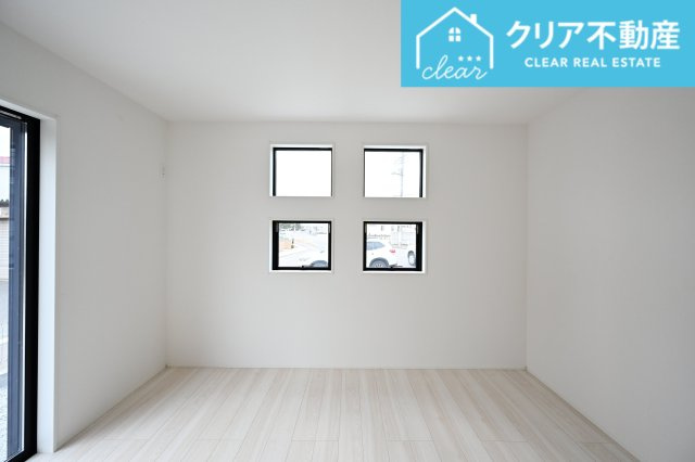 【洋室】 | 太田市亀岡町3期　グラファーレ | 寛ぎの時間を紡ぎだす主寝室。大型ベッドを置いても余裕です。