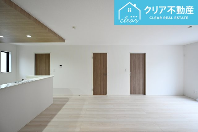 【居間・リビング】 | 太田市亀岡町3期　グラファーレ | 将来を見据えたバリアフリーな暮らし、家事動線を効率化したい共働き世帯にも適した住まい