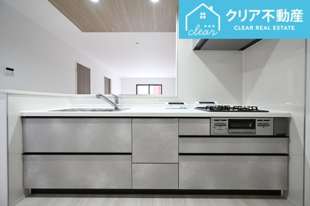 【キッチン】 | 太田市亀岡町3期　グラファーレ | ワイドカウンターで家族並んで料理ができます！