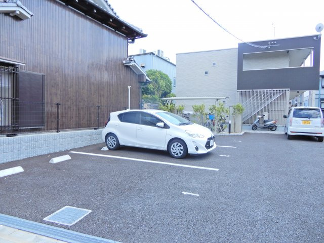クレイノ大塚の駐車場