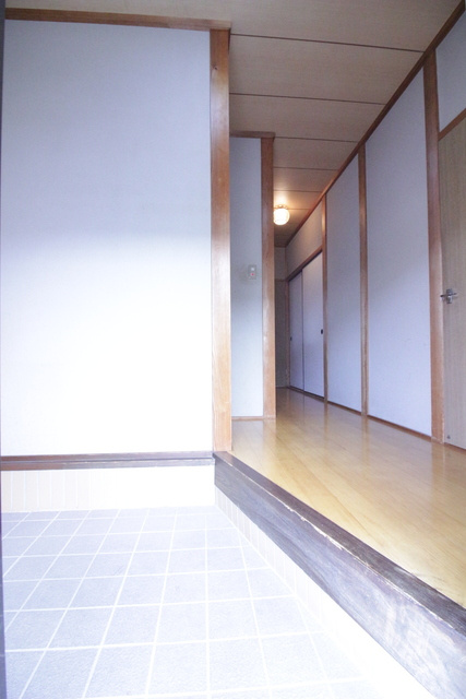 熊丸貸家の玄関