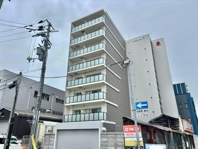 クロスフロント十二所線の外観