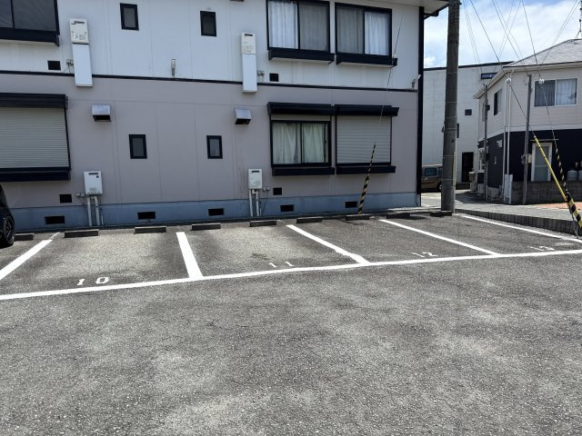 ハイツサンライフB棟の駐車場