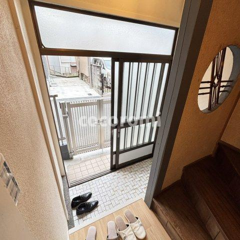 津田東町戸建の玄関