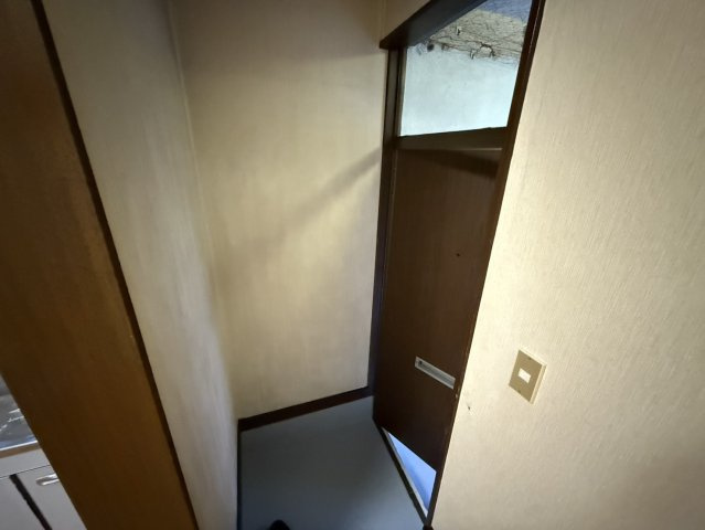 ひきちアパートの玄関