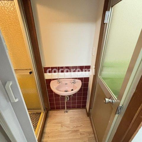 萱島南貸家の洗面所
