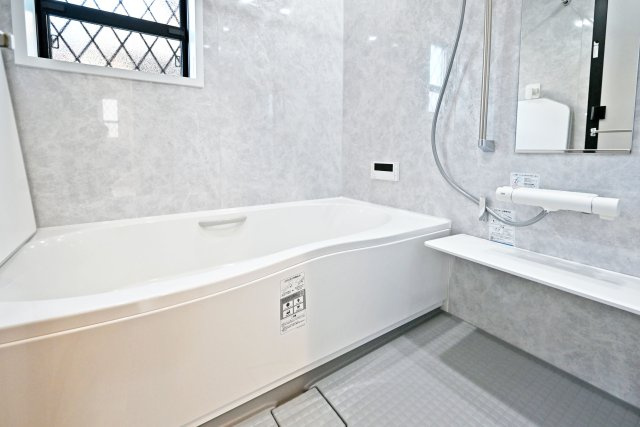 ハピクルタウン西宮市甲陽園本庄町の内観：施工例|同社施工例（浴室）
浴室は足を伸ばしてゆっくり寛げるサイズを確保。一日の疲れをバスタイムでしっかりと癒したら、ぐっすり眠れそうですね。