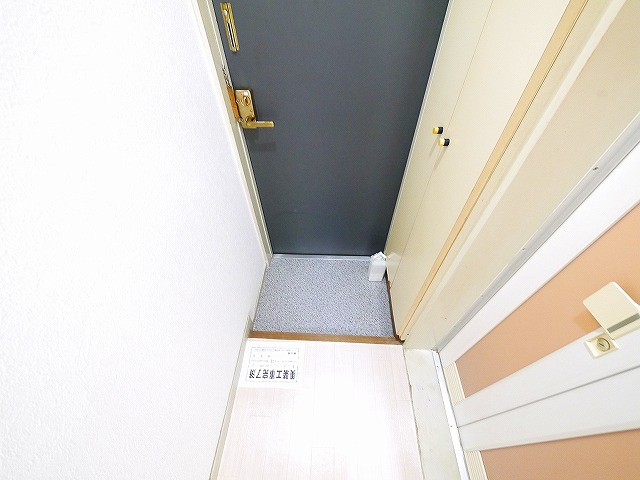 レオ四条大路の玄関