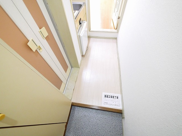 レオ四条大路の玄関