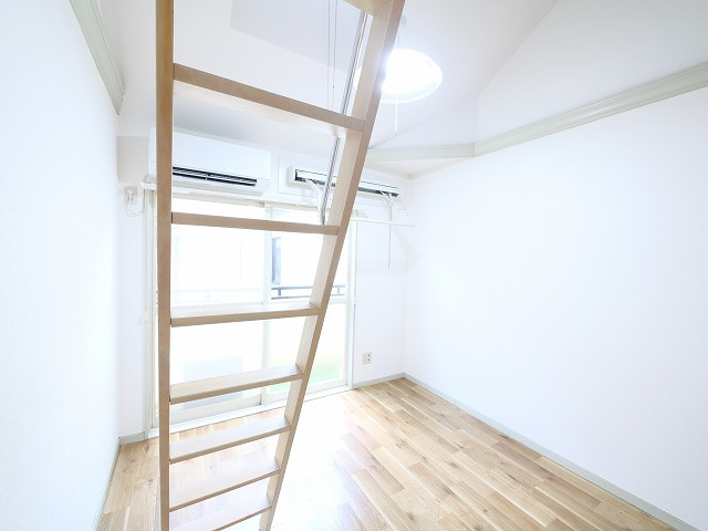 レオ四条大路の洋室|スタンダードな洋室です