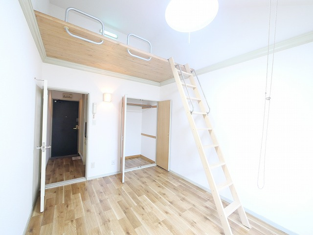 レオ四条大路の居間・リビング|使いやすい居間です