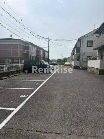 フォーブルリッチA棟の駐車場