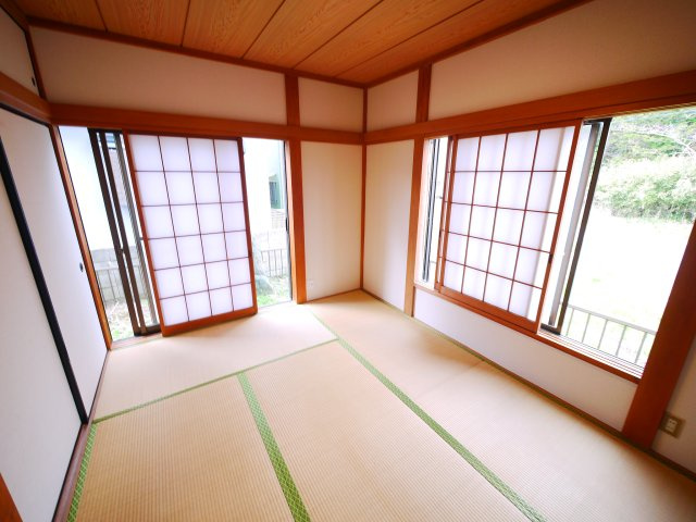 東金市山口　中古戸建の和室|内外装リフォーム済み ４LDK リビング約12.5帖　車庫駐車1台　2階にもトイレ 閑静な分譲地内