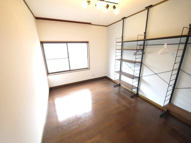 東金市山口　中古戸建の洋室|内外装リフォーム済み ４LDK リビング約12.5帖　車庫駐車1台　2階にもトイレ 閑静な分譲地内