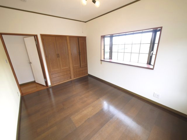 東金市山口　中古戸建の洋室|内外装リフォーム済み ４LDK リビング約12.5帖　車庫駐車1台　2階にもトイレ 閑静な分譲地内